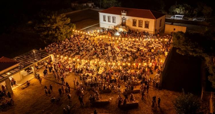 &Mu;&epsilon;&gamma;ά&lambda;&eta; &sigma;&upsilon;&mu;&mu;&epsilon;&tau;&omicron;&chi;ή &kappa;&alpha;&iota; &alpha;&tau;&epsilon;&lambda;&epsilon;ί&omega;&tau;&omicron; &kappa;έ&phi;&iota; &sigma;&tau;&omicron; &pi;&alpha;&nu;&eta;&gamma;ύ&rho;&iota; &tau;&omega;&nu; &Tau;&rho;&iota;&beta;&omicron;&lambda;ί&omega;&nu;