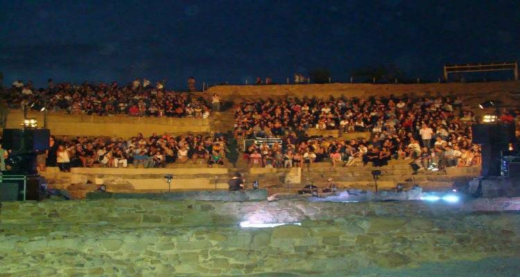 Για πρώτη φορά σύγχρονη όπερα στο Αρχαίο Θέατρο «Ηφαιστίας» | Όλα όσα πρέπει να γνωρίζετε