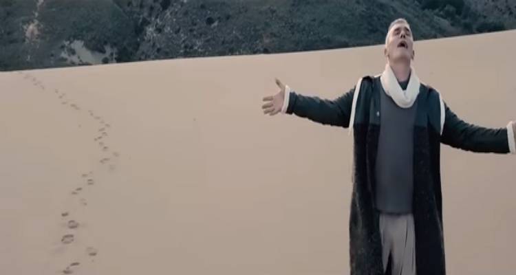 &Eta; &Lambda;ή&mu;&nu;&omicron;&sigmaf; &pi;&rho;&omega;&tau;&alpha;&gamma;&omega;&nu;&iota;&sigma;&tau;&epsilon;ί &sigma;&tau;&omicron; &nu;έ&omicron; video clip &tau;&omicron;&upsilon; &Sigma;&tau;έ&lambda;&iota;&omicron;&upsilon; &Rho;ό&kappa;&kappa;&omicron;&upsilon; (video)