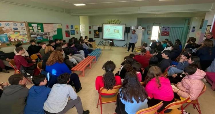 &laquo;&Upsilon;&gamma;&epsilon;ί&alpha;, Ά&theta;&lambda;&eta;&sigma;&eta; &amp; &Epsilon;&upsilon; &Zeta;&eta;&nu;&raquo;: &Omicron; &Alpha;.&Omicron;. &Eta;&phi;&alpha;&iota;&sigma;&tau;ί&alpha; &mu;&epsilon;&tau;έ&phi;&epsilon;&rho;&epsilon; &tau;&alpha; &mu;&upsilon;&sigma;&tau;&iota;&kappa;ά &tau;&eta;&sigmaf; &epsilon;&upsilon;&epsilon;&xi;ί&alpha;&sigmaf; &sigma;&tau;&omicron;&upsilon;&sigmaf; &mu;&alpha;&theta;&eta;&tau;έ&sigmaf; &tau;&omicron;&upsilon; &Gamma;&upsilon;&mu;&nu;&alpha;&sigma;ί&omicron;&upsilon; &Mu;&omicron;ύ&delta;&rho;&omicron;&upsilon;