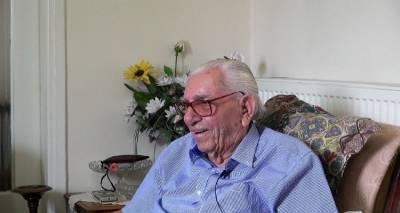 &Nu;ί&kappa;&omicron;&sigmaf; &Mu;&pi;&lambda;&iota;ά&sigmaf;. &Omicron; &gamma;&eta;&rho;&alpha;&iota;ό&tau;&epsilon;&rho;&omicron;&sigmaf; &epsilon;&nu; &zeta;&omega;ή &alpha;&upsilon;&tau;&omicron;&kappa;&iota;&nu;&eta;&tau;&iota;&sigma;&tau;ή&sigmaf; &tau;&eta;&sigmaf; &Lambda;ή&mu;&nu;&omicron;&upsilon; &sigma;&kappa;&alpha;&lambda;ί&zeta;&epsilon;&iota; &tau;&iota;&sigmaf; &alpha;&nu;&alpha;&mu;&nu;ή&sigma;&epsilon;&iota;&sigmaf; &tau;&omicron;&upsilon;.