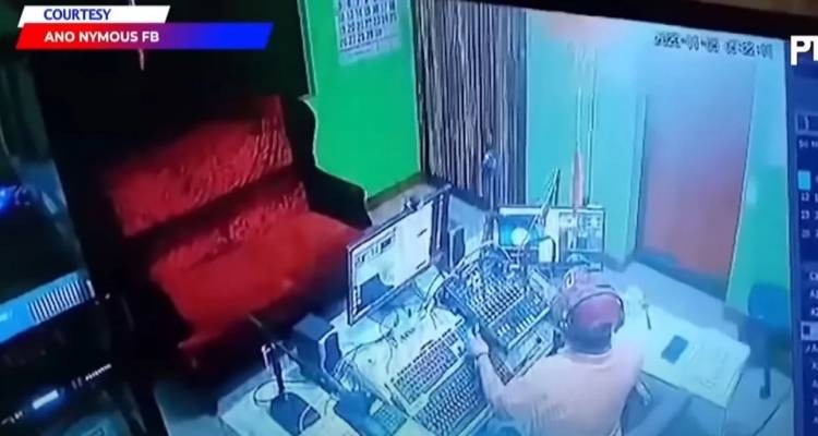 &Rho;&alpha;&delta;&iota;&omicron;&phi;&omega;&nu;&iota;&kappa;ό&sigmaf; &pi;&alpha;&rho;&omicron;&upsilon;&sigma;&iota;&alpha;&sigma;&tau;ή&sigmaf; &sigma;&tau;&iota;&sigmaf; &Phi;&iota;&lambda;&iota;&pi;&pi;ί&nu;&epsilon;&sigmaf; &epsilon;&kappa;&tau;&epsilon;&lambda;έ&sigma;&tau;&eta;&kappa;&epsilon; on air &kappa;&alpha;&tau;ά &tau;&eta; &delta;&iota;ά&rho;&kappa;&epsilon;&iota;&alpha; &epsilon;&kappa;&pi;&omicron;&mu;&pi;ή&sigmaf;