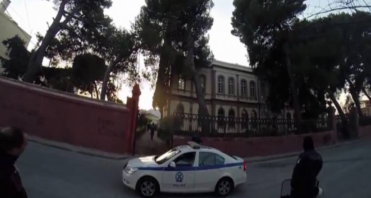 &Sigma;&tau;&omicron;&nu; &Epsilon;&iota;&sigma;&alpha;&gamma;&gamma;&epsilon;&lambda;έ&alpha; &Mu;&upsilon;&tau;&iota;&lambda;ή&nu;&eta;&sigmaf; &omicron;&iota; &delta;&upsilon;&omicron; &phi;&alpha;&nu;&tau;ά&rho;&omicron;&iota; &pi;&omicron;&upsilon; &laquo;&xi;ά&phi;&rho;&iota;&sigma;&alpha;&nu;&raquo; &theta;&alpha;&mu;ώ&nu;&epsilon;&sigmaf; &sigma;&epsilon; &kappa;&alpha;&tau;ά&sigma;&tau;&eta;&mu;&alpha; &tau;&eta;&sigmaf; &Lambda;ή&mu;&nu;&omicron;&upsilon;