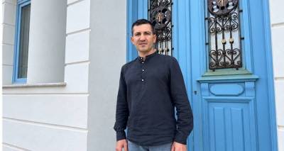 &Omicron; &chi;&epsilon;&iota;&rho;&omicron;&upsilon;&rho;&gamma;ό&sigmaf; &Theta;ά&nu;&omicron;&sigmaf; &Kappa;&alpha;&kappa;&omicron;&upsilon;&lambda;ί&delta;&eta;&sigmaf; &theta;&alpha; &beta;&rho;ί&sigma;&kappa;&epsilon;&tau;&alpha;&iota; &sigma;&tau;&eta; &Lambda;ή&mu;&nu;&omicron; &alpha;&pi;ό &tau;&iota;&sigmaf; 12 έ&omega;&sigmaf; &tau;&iota;&sigmaf; 16 &Omicron;&kappa;&tau;&omega;&beta;&rho;ί&omicron;&upsilon;