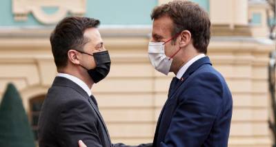 &Epsilon;&pi;&iota;&kappa;&omicron;&iota;&nu;&omega;&nu;ί&alpha; &Mu;&alpha;&kappa;&rho;ό&nu; &mu;&epsilon; &Zeta;&epsilon;&lambda;έ&nu;&sigma;&kappa;&iota;: &Sigma;&tau;&omicron; &epsilon;&pi;ί&kappa;&epsilon;&nu;&tau;&rho;&omicron; &tau;&alpha; &beta;&alpha;&rho;έ&alpha; ό&pi;&lambda;&alpha; &kappa;&alpha;&iota; &eta; έ&nu;&tau;&alpha;&xi;&eta; &tau;&eta;&sigmaf; &Omicron;&upsilon;&kappa;&rho;&alpha;&nu;ί&alpha;&sigmaf; &sigma;&tau;&eta;&nu; &Epsilon;&Epsilon;