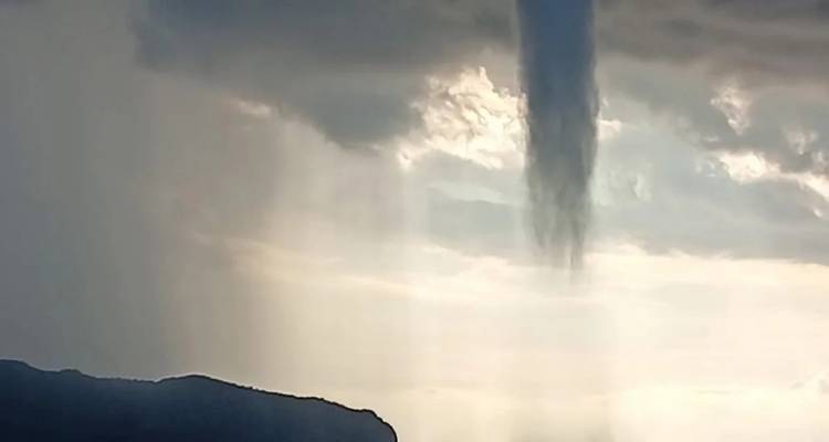 &Epsilon;&nu;&tau;&upsilon;&pi;&omega;&sigma;&iota;&alpha;&kappa;ό&sigmaf; &delta;&iota;&pi;&lambda;ό&sigmaf; &upsilon;&delta;&rho;&omicron;&sigma;&tau;&rho;ό&beta;&iota;&lambda;&omicron;&sigmaf; &sigma;&tau;&omicron;&nu; &Sigma;&alpha;&rho;&omega;&nu;&iota;&kappa;ό &alpha;&nu;ά&mu;&epsilon;&sigma;&alpha; &sigma;&epsilon; &Alpha;&gamma;&kappa;ί&sigma;&tau;&rho;&iota; &kappa;&alpha;&iota; &Alpha;ί&gamma;&iota;&nu;&alpha; -&Alpha;&pi;ί&sigma;&tau;&epsilon;&upsilon;&tau;&epsilon;&sigmaf; &epsilon;&iota;&kappa;ό&nu;&epsilon;&sigmaf;