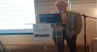 &Gamma;. &Sigma;&pi;&iota;&lambda;ά&nu;&eta;&sigmaf;: "Έ&nu;&alpha; brand name &alpha;&pi;&alpha;&iota;&tau;&epsilon;ί &alpha;&nu;ά&delta;&epsilon;&iota;&xi;&eta; &tau;&omega;&nu; &sigma;&upsilon;&gamma;&kappa;&rho;&iota;&tau;&iota;&kappa;ώ&nu; &mu;&alpha;&sigmaf; &pi;&lambda;&epsilon;&omicron;&nu;&epsilon;&kappa;&tau;&eta;&mu;ά&tau;&omega;&nu; &sigma;&epsilon; &phi;ύ&sigma;&eta;, &iota;&sigma;&tau;&omicron;&rho;ί&alpha;, &gamma;&alpha;&sigma;&tau;&rho;&omicron;&nu;&omicron;&mu;ί&alpha;."