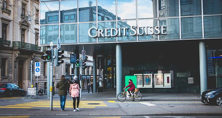 &Omicron; &alpha;&nu;&alpha;&gamma;&kappa;&alpha;&sigma;&tau;&iota;&kappa;ό&sigmaf; &gamma;ά&mu;&omicron;&sigmaf; UBS - Credit Suisse &phi;έ&rho;&nu;&epsilon;&iota; &tau;&omicron; &tau;έ&lambda;&omicron;&sigmaf; &tau;&omega;&nu; &alpha;&upsilon;&xi;ή&sigma;&epsilon;&omega;&nu; &sigma;&tau;&alpha; &epsilon;&pi;&iota;&tau;ό&kappa;&iota;&alpha;