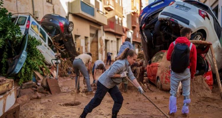 &Iota;&sigma;&pi;&alpha;&nu;ί&alpha;: &Sigma;&tau;&omicron;&upsilon;&sigmaf; 213 &omicron;&iota; &nu;&epsilon;&kappa;&rho;&omicron;ί, &sigma;&tau;&iota;&sigmaf; &pi;&lambda;&eta;&gamma;&epsilon;ί&sigma;&epsilon;&sigmaf; &pi;&epsilon;&rho;&iota;&omicron;&chi;έ&sigmaf; &mu;&epsilon;&tau;&alpha;&beta;&alpha;ί&nu;&omicron;&upsilon;&nu; &omicron; &beta;&alpha;&sigma;&iota;&lambda;&iota;ά&sigmaf; &kappa;&alpha;&iota; &omicron; &pi;&rho;&omega;&theta;&upsilon;&pi;&omicron;&upsilon;&rho;&gamma;ό&sigmaf;