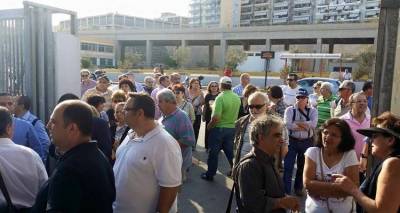 Συγκέντρωση Λημνιών αυτή την ώρα έξω από το Υπ. Ναυτιλίας | Δήλωση Μαρινάκη (photos+video)