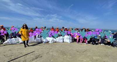 Σε “τυφώνα” μετατράπηκαν οι μαθητές του Μούδρου και καθάρισαν την παραλία του χωριού