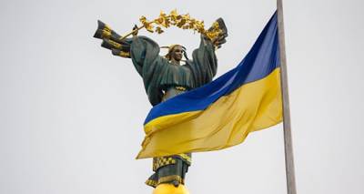 &Mu;&iota;&alpha; &Epsilon;&lambda;&lambda;&eta;&nu;ί&delta;&alpha; &sigma;&tau;&eta;&nu; &kappa;&alpha;&rho;&delta;&iota;ά &tau;&omicron;&upsilon; &pi;&omicron;&lambda;έ&mu;&omicron;&upsilon; &ndash; &Eta; &Chi;&rho;&iota;&sigma;&tau;ί&nu;&alpha; &Kappa;&alpha;&tau;&rho;ά&kappa;&eta; &pi;&epsilon;&rho;&iota;&gamma;&rho;ά&phi;&epsilon;&iota; &sigma;&tau;&omicron; in &tau;&omicron;&nu; &alpha;&gamma;ώ&nu;&alpha; &epsilon;&pi;&iota;&beta;ί&omega;&sigma;&eta;&sigmaf; &tau;&omega;&nu; &Omicron;&upsilon;&kappa;&rho;&alpha;&nu;ώ&nu;