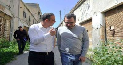 Κύπρος: Kοινή βόλτα των δύο δημάρχων στην «νεκρή ζώνη» της Λευκωσίας