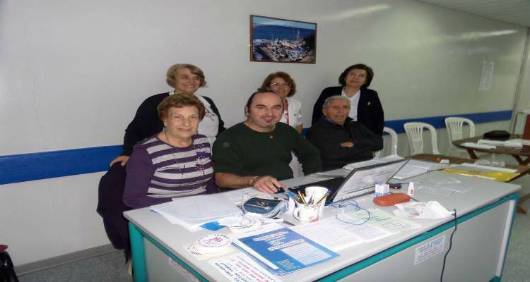 &Omicron; &Sigma;ύ&lambda;&lambda;&omicron;&gamma;&omicron;&sigmaf; &Epsilon;&theta;&epsilon;&lambda;&omicron;&nu;&tau;ώ&nu; &Alpha;&iota;&mu;&omicron;&delta;&omicron;&tau;ώ&nu; &Lambda;ή&mu;&nu;&omicron;&upsilon; &epsilon;&upsilon;&chi;&alpha;&rho;&iota;&sigma;&tau;&epsilon;ί &tau;&omicron;&nu; &Theta;&epsilon;ό&delta;&omega;&rho;&omicron; &Mu;&pi;&alpha;&beta;έ&alpha;