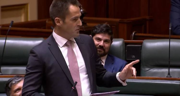 &Sigma;&upsilon;&nu;έ&beta;&eta; &kappa;&alpha;&iota; &alpha;&upsilon;&tau;ό: &Beta;&omicron;&upsilon;&lambda;&epsilon;&upsilon;&tau;ή&sigmaf; έ&kappa;&alpha;&nu;&epsilon; &pi;&rho;ό&tau;&alpha;&sigma;&eta; &gamma;ά&mu;&omicron;&upsilon; &alpha;&pi;ό &tau;&omicron; &beta;ή&mu;&alpha; &tau;&eta;&sigmaf; &Beta;&omicron;&upsilon;&lambda;ή&sigmaf; [ &beta;ί&nu;&tau;&epsilon;&omicron;]