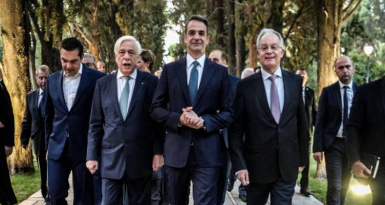 Μητσοτάκης με πολιτικούς αρχηγούς: Τους ενημερώνει για Τραμπ και εκλογικό νόμο | Ο γρίφος του ΠτΔ