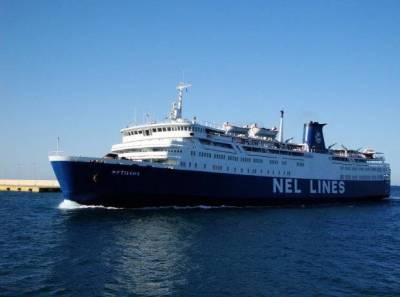 Hellenic Seaways και BlueStar θεατές... στη «ναυμαχία» ΝΕΛ-Υπουργείου