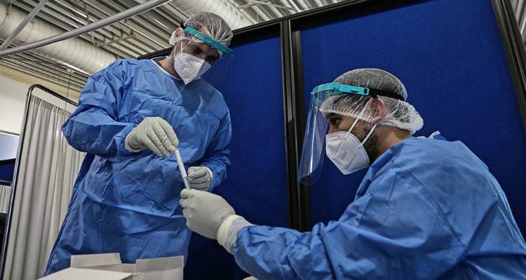 Κορωνοϊός: Σοκ με 34 νεκρούς και 2.556 νέα κρούσματα
