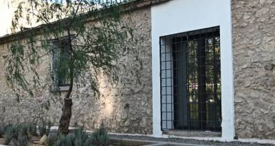 &Nu;έ&epsilon;&sigmaf; &phi;&omega;&tau;&omicron;&gamma;&rho;&alpha;&phi;ί&epsilon;&sigmaf; &alpha;&pi;ό &tau;&alpha; &gamma;&rho;&alpha;&phi;&epsilon;ί&alpha; &tau;&omicron;&upsilon; &Kappa;&alpha;&sigma;&sigma;&epsilon;&lambda;ά&kappa;&eta;: &laquo;&Nu;&omicron;&iota;&kappa;&iota;ά&sigma;&alpha;&mu;&epsilon; &alpha;&upsilon;&tau;ά &gamma;&iota;&alpha;&tau;ί &tau;&alpha;ί&rho;&iota;&alpha;&zeta;&alpha;&nu; &sigma;&tau;&omicron; &pi;&rho;&omicron;&phi;ί&lambda; &tau;&omicron;&upsilon;, &tau;&omicron;&upsilon; ά&rho;&epsilon;&sigma;&alpha;&nu;&raquo;