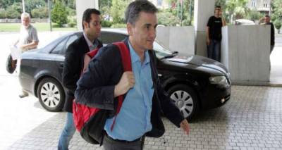 &Delta;&iota;&epsilon;&kappa;ό&pi;&eta; &eta; &delta;&iota;&alpha;&pi;&rho;&alpha;&gamma;&mu;ά&tau;&epsilon;&upsilon;&sigma;&eta; &mu;&epsilon; &tau;&omicron;&upsilon;&sigmaf; &Theta;&epsilon;&sigma;&mu;&omicron;ύ&sigmaf; | &Sigma;&tau;&omicron;&nu; &alpha;έ&rho;&alpha; &eta; &alpha;&xi;&iota;&omicron;&lambda;ό&gamma;&eta;&sigma;&eta;