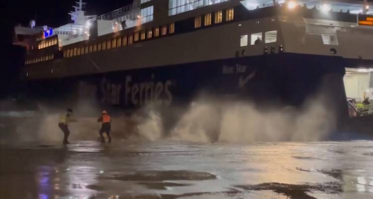 Λήμνος: Η χτεσινοβραδινή άφιξη του Blue Star Myconos