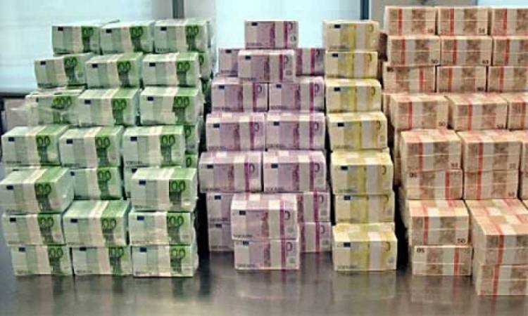 &Epsilon;ί&kappa;&omicron;&sigma;&iota; &delta;ύ&omicron; &delta;&iota;&sigma;. &epsilon;&upsilon;&rho;ώ &laquo;&mu;&alpha;ύ&rho;&alpha;&raquo; έ&phi;&upsilon;&gamma;&alpha;&nu; &alpha;&pi;ό &tau;&eta;&nu; &Epsilon;&lambda;&lambda;ά&delta;&alpha;