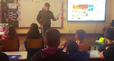 &Lambda;ή&mu;&nu;&omicron;&sigmaf;: &Omicron; &Kappa;&omega;&nu;&sigma;&tau;&alpha;&nu;&tau;ί&nu;&omicron;&sigmaf; &Mu;&pi;&alpha;&kappa;&lambda;&alpha;&tau;&zeta;ή&sigmaf; &sigma;&tau;&omicron; &delta;&eta;&mu;&omicron;&tau;&iota;&kappa;ό &Alpha;&gamma;ί&omicron;&upsilon; &Delta;&eta;&mu;&eta;&tau;&rho;ί&omicron;&upsilon; &gamma;&iota;&alpha; &tau;&eta;&nu; &Pi;&alpha;&gamma;&kappa;ό&sigma;&mu;&iota;&alpha; &Eta;&mu;έ&rho;&alpha; &Pi;&alpha;&iota;&delta;&iota;&kappa;&omicron;ύ &Beta;&iota;&beta;&lambda;ί&omicron;&upsilon;