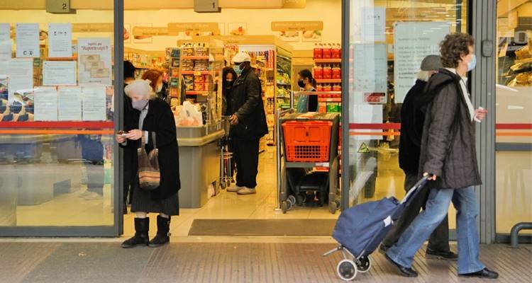 Νέα μέτρα στα σούπερ μάρκετ από σήμερα: Επανέρχεται ο περιορισμός πελατών