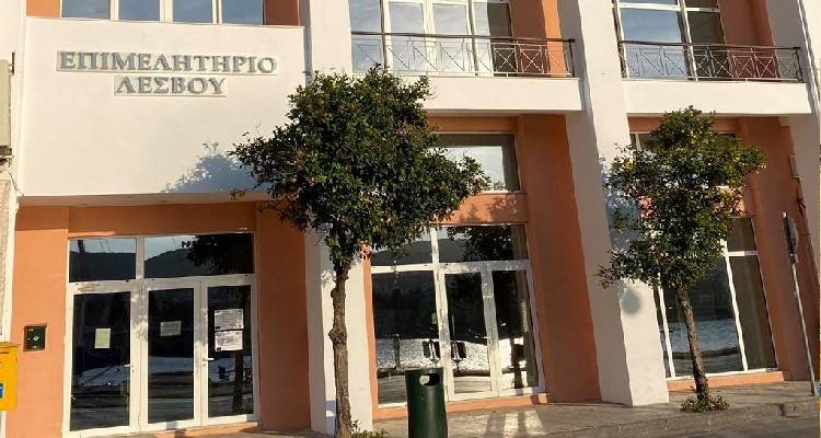 &Epsilon;&pi;&iota;&mu;&epsilon;&lambda;&eta;&tau;ή&rho;&iota;&omicron; &Lambda;έ&sigma;&beta;&omicron;&upsilon;: &Eta;&mu;&epsilon;&rho;ί&delta;&alpha; &mu;&epsilon; &theta;έ&mu;&alpha; &tau;&eta; &nu;έ&alpha; &rho;ύ&theta;&mu;&iota;&sigma;&eta; &omicron;&phi;&epsilon;&iota;&lambda;ώ&nu; &pi;&rho;&omicron;&sigmaf; &tau;&omicron; &delta;&eta;&mu;ό&sigma;&iota;&omicron; &kappa;&alpha;&iota; &tau;&iota;&sigmaf; &tau;&rho;ά&pi;&epsilon;&zeta;&epsilon;&sigmaf;