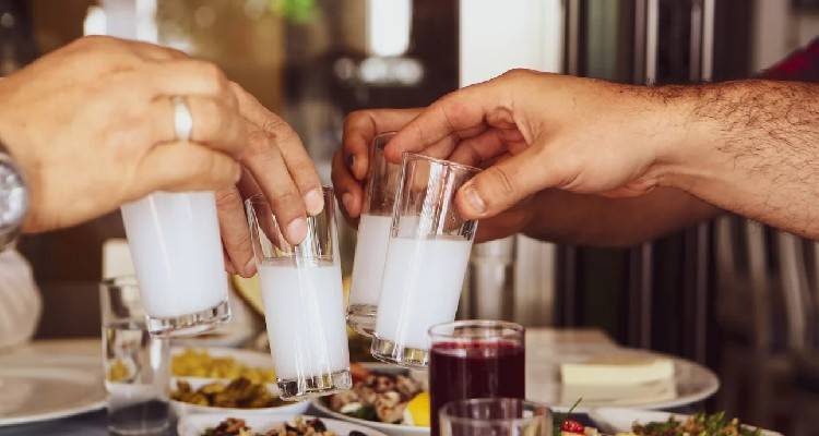 Ισχυροποιούνται στις διεθνείς αγορές το τσίπουρο και το ούζο | Πώς αποκτήθηκε το διαπραγματευτικό πλεονέκτημα
