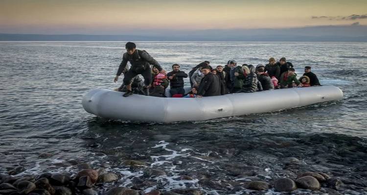 &Lambda;ή&mu;&nu;&omicron;&sigmaf;: &Pi;&rho;ώ&tau;&eta; ά&phi;&iota;&xi;&eta; &pi;&alpha;&rho;ά&nu;&omicron;&mu;&omega;&nu; &mu;&epsilon;&tau;&alpha;&nu;&alpha;&sigma;&tau;ώ&nu; &mu;&epsilon;&tau;ά &alpha;&pi;ό &kappa;&alpha;&iota;&rho;ό | &Alpha;&nu;ά&mu;&epsilon;&sigma;ά &tau;&omicron;&upsilon;&sigmaf; &pi;&alpha;&iota;&delta;&iota;ά &kappa;&alpha;&iota; ά&tau;&omicron;&mu;&alpha; &mu;&epsilon; &pi;&rho;&omicron;&beta;&lambda;ή&mu;&alpha;&tau;&alpha; &upsilon;&gamma;&epsilon;ί&alpha;&sigmaf;