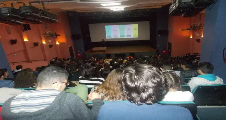 &laquo;&Omicron; &delta;&rho;ό&mu;&omicron;&sigmaf; &pi;&rho;&omicron;&sigmaf; &tau;&iota;&sigmaf; &pi;&alpha;&nu;&epsilon;&lambda;&lambda;ή&nu;&iota;&epsilon;&sigmaf; - &Xi;&epsilon;&pi;&epsilon;&rho;&nu;ώ&nu;&tau;&alpha;&sigmaf; &tau;&omicron; ά&gamma;&chi;&omicron;&sigmaf; &tau;&omega;&nu; &epsilon;&xi;&epsilon;&tau;ά&sigma;&epsilon;&omega;&nu;&raquo; (photos)