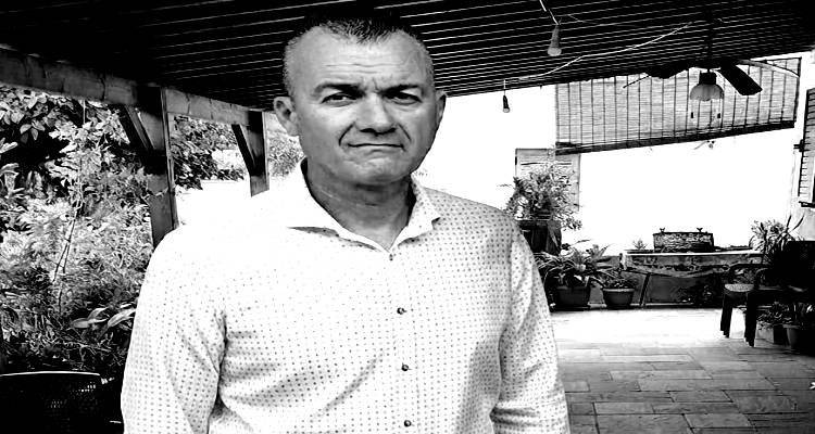 &Theta;&lambda;ί&psi;&eta; &sigma;&tau;&eta; &Lambda;ή&mu;&nu;&omicron;: &laquo;Έ&phi;&upsilon;&gamma;&epsilon;&raquo; &alpha;&pi;ό &tau;&eta; &zeta;&omega;ή &sigma;&tau;&alpha; 49 &tau;&omicron;&upsilon; &chi;&rho;ό&nu;&iota;&alpha; &omicron; &pi;&upsilon;&rho;&omicron;&sigma;&beta;έ&sigma;&tau;&eta;&sigmaf; &Gamma;&iota;ά&nu;&nu;&eta;&sigmaf; &Kappa;&alpha;&beta;&alpha;&lambda;έ&rho;&eta;&sigmaf;