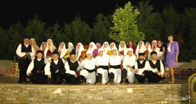 &Tau;&omicron; &Lambda;ύ&kappa;&epsilon;&iota;&omicron; &Epsilon;&lambda;&lambda;&eta;&nu;ί&delta;&omega;&nu; &tau;&alpha;&xi;ί&delta;&epsilon;&psi;&epsilon; &tau;&eta; &Lambda;ή&mu;&nu;&omicron; &sigma;&tau;&iota;&sigmaf; &Sigma;έ&rho;&rho;&epsilon;&sigmaf; (photos)