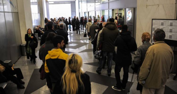 ΟΑΕΔ: Από σήμερα οι e-αιτήσεις για το ειδικό εποχικό βοήθημα