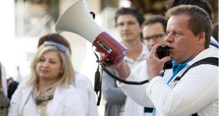 &Alpha;&pi;&epsilon;&rho;&gamma;&omicron;ύ&nu; &kappa;&alpha;&iota; &pi;ά&lambda;&iota; &omicron;&iota; &epsilon;&rho;&gamma;&alpha;&zeta;ό&mu;&epsilon;&nu;&omicron;&iota; &sigma;&tau;&alpha; &nu;&omicron;&sigma;&omicron;&kappa;&omicron;&mu;&epsilon;ί&alpha;