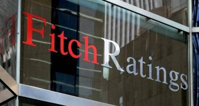 Fitch: &Upsilon;&pi;&omicron;&beta;ά&theta;&mu;&iota;&sigma;&epsilon; &sigma;&epsilon; &kappa;&alpha;&theta;&epsilon;&sigma;&tau;ώ&sigmaf; &pi;&epsilon;&rho;&iota;&omicron;&rho;&iota;&sigma;&mu;έ&nu;&eta;&sigmaf; &chi;&rho;&epsilon;&omicron;&kappa;&omicron;&pi;ί&alpha;&sigmaf; &tau;&iota;&sigmaf; &epsilon;&lambda;&lambda;&eta;&nu;&iota;&kappa;έ&sigmaf; &tau;&rho;ά&pi;&epsilon;&zeta;&epsilon;&sigmaf;