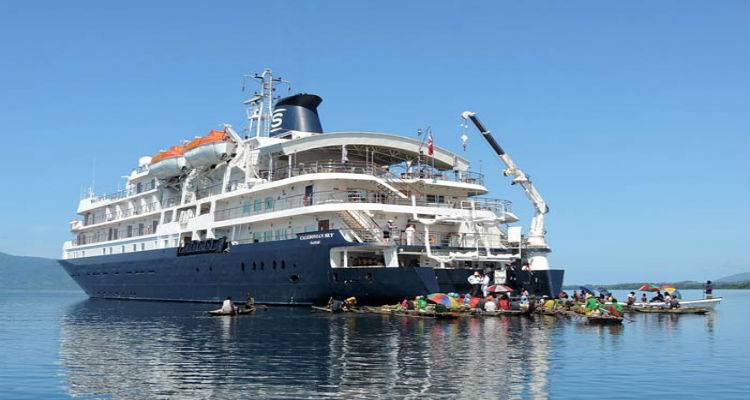 &Sigma;&tau;&eta; &Lambda;ή&mu;&nu;&omicron; &sigma;ή&mu;&epsilon;&rho;&alpha; &tau;&omicron; &kappa;&rho;&omicron;&upsilon;&alpha;&zeta;&iota;&epsilon;&rho;ό&pi;&lambda;&omicron;&iota;&omicron; &laquo;ISLAND SKY&raquo;