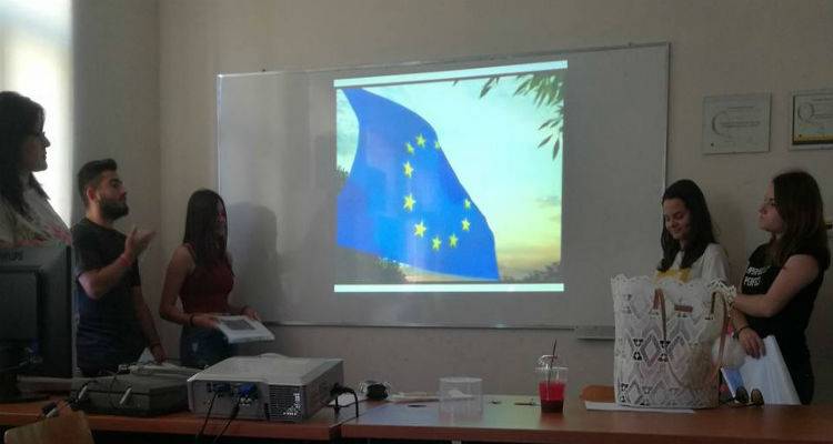 Το ΓΕΛ Μούδρου τίμησε την ημέρα της Ευρώπης (photos)