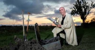 &Tau;&omicron; &mu;&alpha;&kappa;&rho;&omicron;&beta;&iota;ό&tau;&epsilon;&rho;&omicron; &kappa;&upsilon;&nu;ή&gamma;&iota; &theta;&eta;&sigma;&alpha;&upsilon;&rho;&omicron;ύ έ&phi;&tau;&alpha;&sigma;&epsilon; &sigma;&tau;&omicron; &tau;έ&lambda;&omicron;&sigmaf; &tau;&omicron;&upsilon; | &Beta;&rho;έ&theta;&eta;&kappa;&epsilon; &eta; &chi;&rho;&upsilon;&sigma;ή &kappa;&omicron;&upsilon;&kappa;&omicron;&upsilon;&beta;ά&gamma;&iota;&alpha; &mu;&epsilon;&tau;ά &alpha;&pi;ό 31 &chi;&rho;ό&nu;&iota;&alpha;