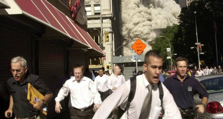 11&eta; &Sigma;&epsilon;&pi;&tau;&epsilon;&mu;&beta;&rho;ί&omicron;&upsilon; 2001, &eta; &eta;&mu;έ&rho;&alpha; &pi;&omicron;&upsilon; ά&lambda;&lambda;&alpha;&xi;&epsilon; &tau;&omicron;&nu; &kappa;ό&sigma;&mu;&omicron; | &Omicron;&iota; &phi;&omega;&tau;&omicron;&gamma;&rho;&alpha;&phi;ί&epsilon;&sigmaf;-&nu;&tau;&omicron;&kappa;&omicron;&upsilon;&mu;έ&nu;&tau;&alpha; &pi;&omicron;&upsilon; &alpha;&pi;&omicron;&sigma;&beta;ό&lambda;&omega;&sigma;&alpha;&nu; &tau;&omicron;&nu; &pi;&lambda;&alpha;&nu;ή&tau;&eta;