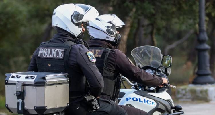 &Tau;&rho;ό&mu;&omicron;&sigmaf; &gamma;&iota;&alpha; 22&chi;&rho;&omicron;&nu;&eta; &sigma;&tau;&omicron; &Eta;&rho;ά&kappa;&lambda;&epsilon;&iota;&omicron;: &Tau;&eta;&nu; &alpha;&pi;&epsilon;&iota;&lambda;&omicron;ύ&sigma;&epsilon; &omicron; &pi;&rho;ώ&eta;&nu; &sigma;ύ&nu;&tau;&rho;&omicron;&phi;ό&sigmaf; &tau;&eta;&sigmaf;, &sigma;&upsilon;&nu;&epsilon;&lambda;ή&phi;&theta;&eta; έ&xi;&omega; &alpha;&pi;ό &tau;&omicron; &sigma;&pi;ί&tau;&iota; &tau;&eta;&sigmaf; &mu;&epsilon; &mu;&alpha;&chi;&alpha;ί&rho;&iota;&alpha;