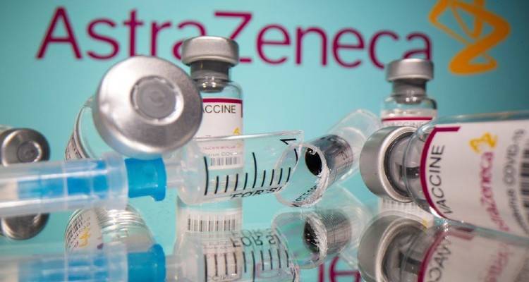 Εμβόλιο AstraZeneca: “Ο κόσμος ενδέχεται να υποφέρει εάν δεν συνέλθει η ΕΕ”