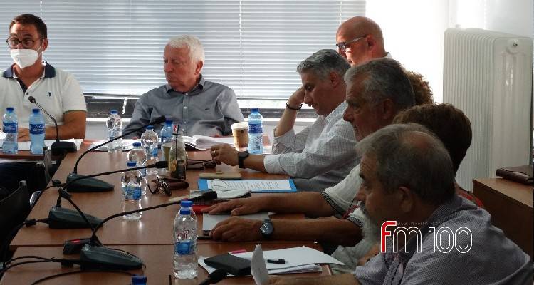 &Sigma;&Upsilon;&Mu;&Pi;&Alpha;&Rho;&Alpha;&Tau;&Alpha;&Xi;&Eta; &Pi;&Omicron;&Lambda;&Iota;&Tau;&Omega;&Nu;: &Eta; &nu;&upsilon;&nu; &Pi;&epsilon;&rho;&iota;&phi;&epsilon;&rho;&epsilon;&iota;&alpha;&kappa;ή &Alpha;&rho;&chi;ή &epsilon;ί&nu;&alpha;&iota; &tau;&omicron;&upsilon; &laquo;ά&rho;&tau;&omicron;&upsilon; &kappa;&alpha;&iota; &tau;&omega;&nu; &theta;&epsilon;&alpha;&mu;ά&tau;&omega;&nu;&raquo;