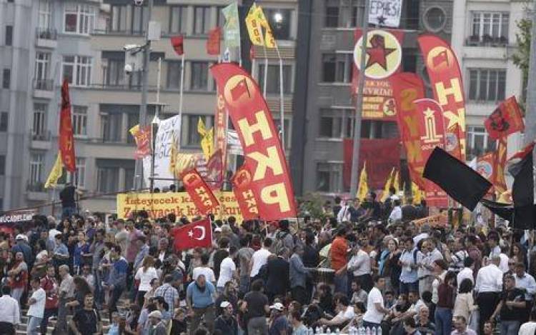 Πάνω από 4.000 οι τραυματίες - Συλλήψεις τώρα και για μηνύματα στο Twitter