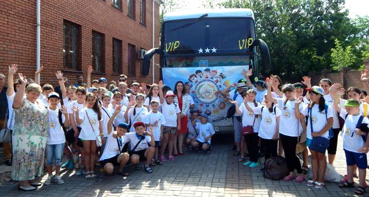 Διακοπές στη Λήμνο για 150 παιδιά από την εμπόλεμη ζώνη της Ουκρανίας με πρωτοβουλία Μπούμπουρα