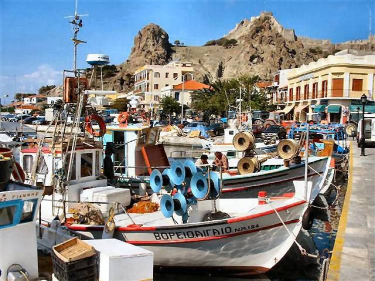 Δύο χρονών κοριτσάκι έπεσε στο λιμάνι της Μύρινας