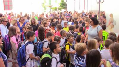 &Lambda;ή&mu;&nu;&omicron;&sigmaf;: &Omicron; &alpha;&gamma;&iota;&alpha;&sigma;&mu;ό&sigmaf; &kappa;&alpha;&iota; &eta; έ&nu;&alpha;&rho;&xi;&eta; &tau;&eta;&sigmaf; &sigma;&chi;&omicron;&lambda;&iota;&kappa;ή&sigmaf; &chi;&rho;&omicron;&nu;&iota;ά&sigmaf; &sigma;&tau;&omicron; 3&omicron; &Delta;&eta;&mu;&omicron;&tau;&iota;&kappa;ό &Sigma;&chi;&omicron;&lambda;&epsilon;ί&omicron; &Mu;ύ&rho;&iota;&nu;&alpha;&sigmaf;