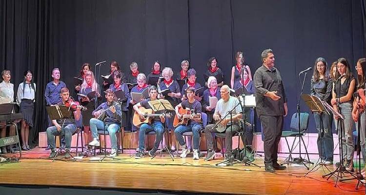 &Delta;&eta;&mu;ή&tau;&rho;&eta;&sigmaf; &Mu;&alpha;&upsilon;&rho;ά&kappa;&eta;&sigmaf;: &laquo;&Nu;&omicron;&iota;ώ&theta;&omega; &tau;&upsilon;&chi;&epsilon;&rho;ό&sigmaf; &pi;&omicron;&upsilon; έ&zeta;&eta;&sigma;&alpha; &alpha;&upsilon;&tau;ή &tau;&eta;&nu; &epsilon;&mu;&pi;&epsilon;&iota;&rho;ί&alpha;&raquo;