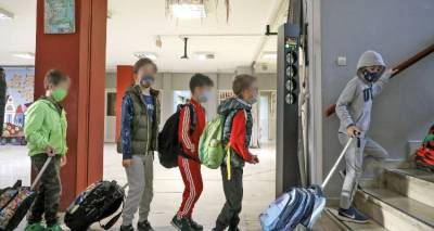 &Sigma;&chi;&omicron;&lambda;&epsilon;ί&alpha;: &Pi;ά&nu;&omega; &alpha;&pi;ό 6.500 &kappa;&rho;&omicron;ύ&sigma;&mu;&alpha;&tau;&alpha; &sigma;&epsilon; &mu;&alpha;&theta;&eta;&tau;έ&sigmaf; &kappa;&alpha;&iota; &epsilon;&kappa;&pi;&alpha;&iota;&delta;&epsilon;&upsilon;&tau;&iota;&kappa;&omicron;ύ&sigmaf; &sigma;&tau;&omicron;&upsilon;&sigmaf; &nu;έ&omicron;&upsilon;&sigmaf; &epsilon;&lambda;έ&gamma;&chi;&omicron;&upsilon;&sigmaf; &mu;&epsilon; self test